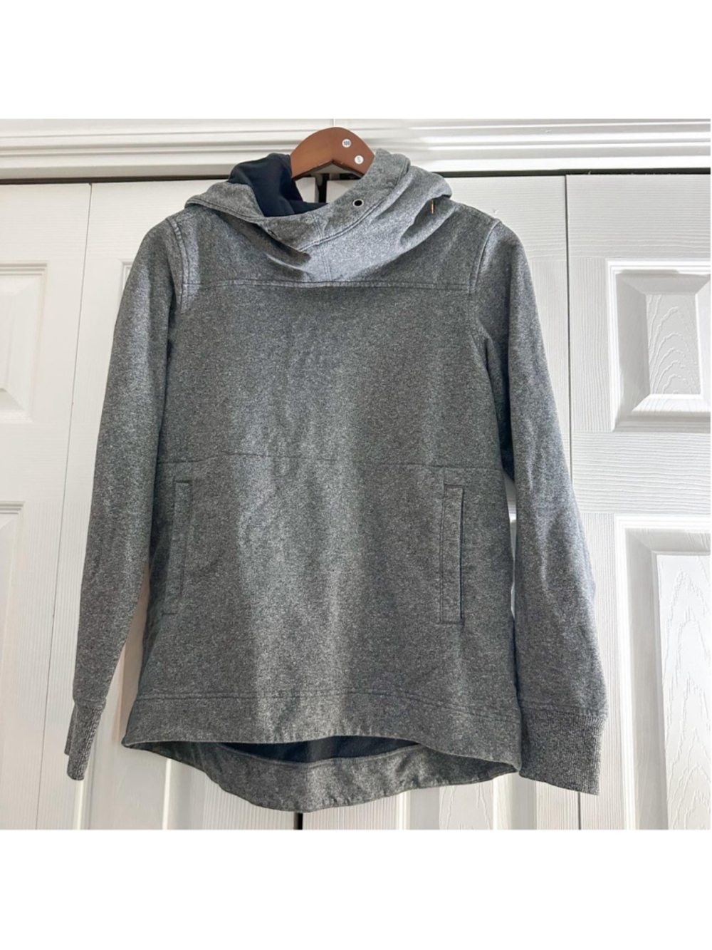 Lululemon grey hoodie size 6 
Missing strings 
athleisure #yoga